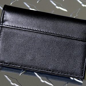 A.F.W. (Another F**king Wallet) by Wayne Dobson – Trick