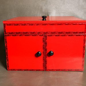 Drop Down Mirror Box (Large/Red) by Ickle Pickle – Trick