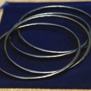 Close Up Linking Rings CHROME BLACK (With Online Instructions) by Matthew Garrett – Trick
