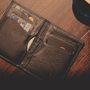 The Rebel Wallet (Gimmick and Online Instructions) by Secret Tannery  – Trick