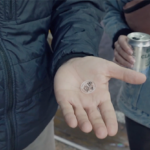 Omni Coin Medio Dollar (DVD y  2 Gimmicks) – Trick