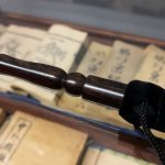 Wooden wand PRO (Bold Black) by Harry He & Bacon Magic – Trick