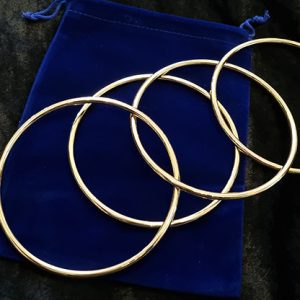 Close Up Linking Rings GOLD (BLUE BAG) (Gimmicks & DVD, SPANISH and English) by Matthew Garrett – Trick