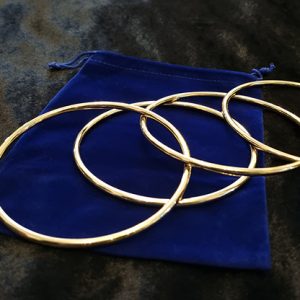 Close Up Linking Rings GOLD (BLUE BAG) (Gimmicks & DVD, SPANISH and English) by Matthew Garrett – Trick