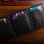 The Peek Wallet (Jaks Style) (Gimmick and Online Instructions) by Secret Tannery – Trick