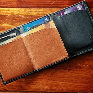 The Hi-Jak Wallet (Gimmick and Online Instructions) by Secret Tannery – Trick