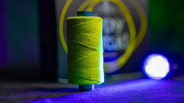 WGM GYPSY THREAD (UV GLOW) by Murphy's Magic  - Trick - Imagen 4