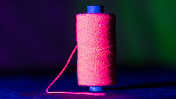 WGM UV GLOW GYPSY THREAD PINK REFILL SPOOL by Murphy's Magic  - Trick - Imagen 3