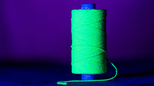 WGM UV GLOW GYPSY THREAD GREEN REFILL SPOOL by Murphy's Magic  - Trick - Imagen 3