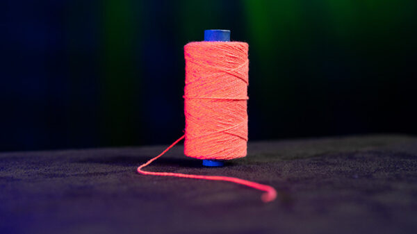 WGM UV GLOW GYPSY THREAD ORANGE REFILL SPOOL by Murphy's Magic  - Trick - Imagen 3