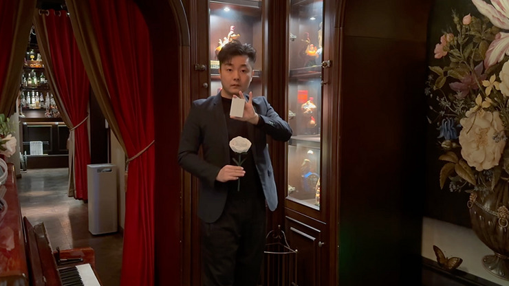 Fantasy Rose by Leon, Bond Lee & MS Magic - Imagen 3